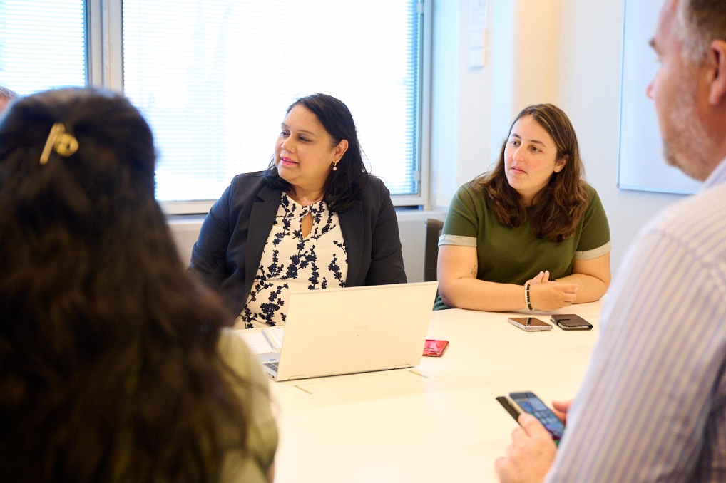 Savitri Changoe en Alicia Martins Nunes van het team Informatiebeveiliging & Privacy bij het ministerie van Economische Zaken en Klimaat