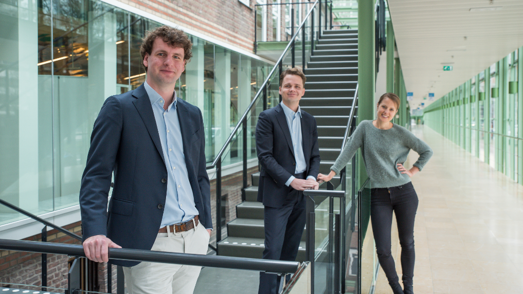 Portret van Joris. Hij werkt bij EZK aan nieuwe energie voor Nederland: kernenergie