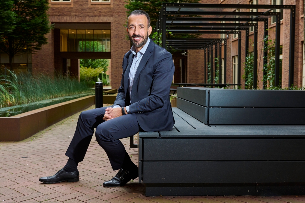 Portret van Abdeluheb Choho, directeur bij de Rijksdienst voor Ondernemend Nederland RVO