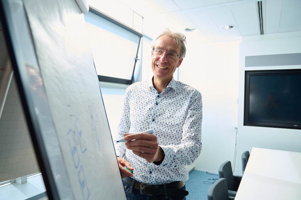 Sjoerd Backx, afdelingshoofd Toezicht Publieke instellingen bij de Inspectie Leefomgeving en Transport aan het werk