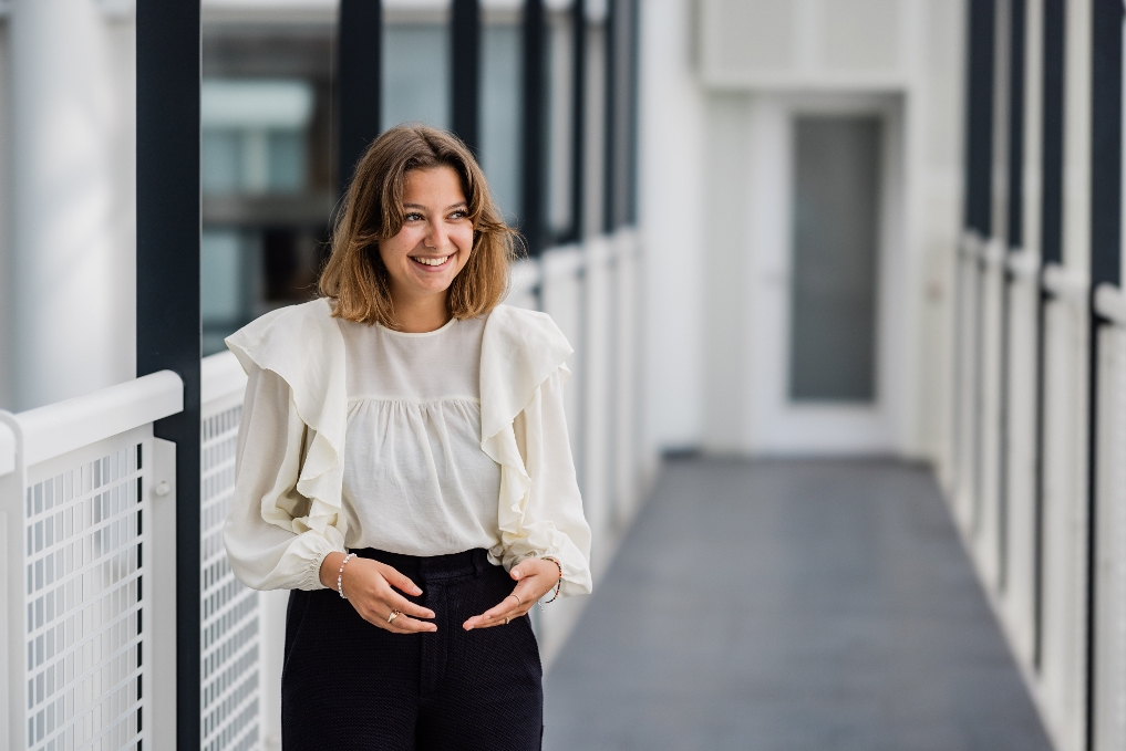 Portret van Loulou Hanna bij het ministerie van Infrastructuur en Waterstaat
