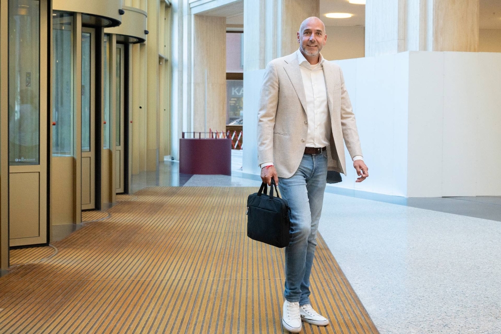 Portret van Jeffrey. Hij is medewerker behandelen & ontwikkelen bij Justis