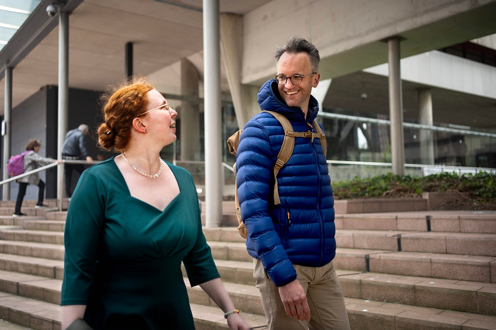 2 collega's spreken elkaar