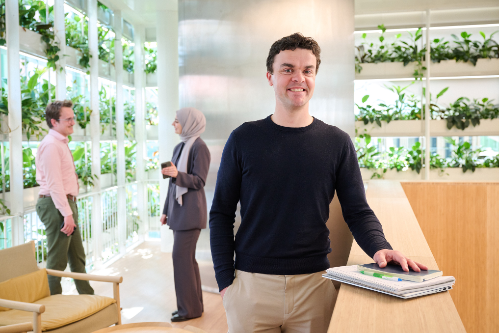 Portret van Willem, projectleider energieprojecten bij het ministerie van Klimaat en Groene Groei