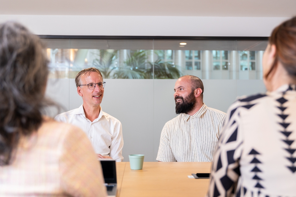 2 collega's van SZW spreken