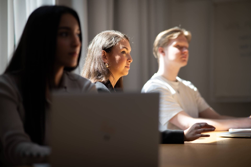 stagiair Charel in gesprek